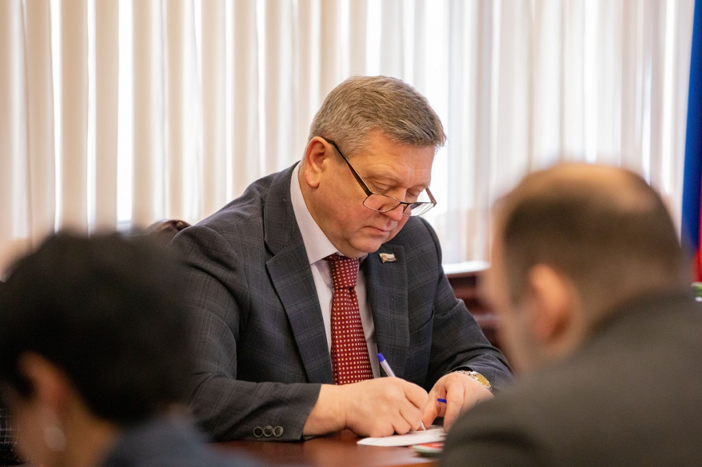 IIBR9642-Втекст.jpg IIBR9642-Втекст.jpg