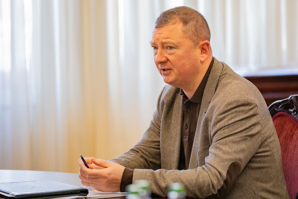 IIBR9649-Втекст.jpg IIBR9649-Втекст.jpg