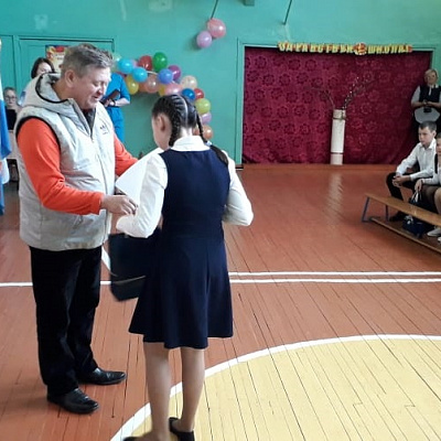 Окружные депутаты поздравили школьников и студентов с Днем знаний